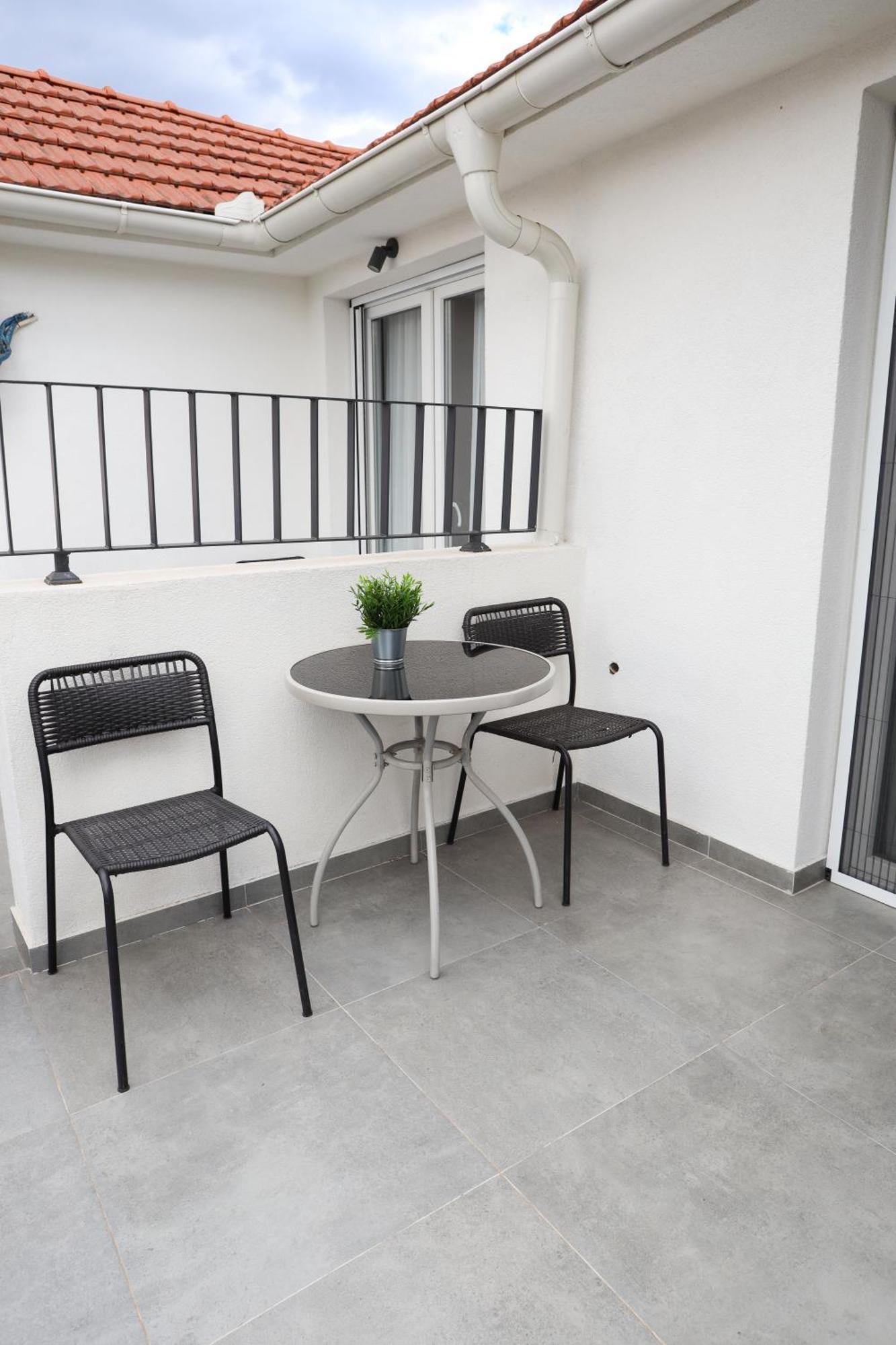 Airport Apartment