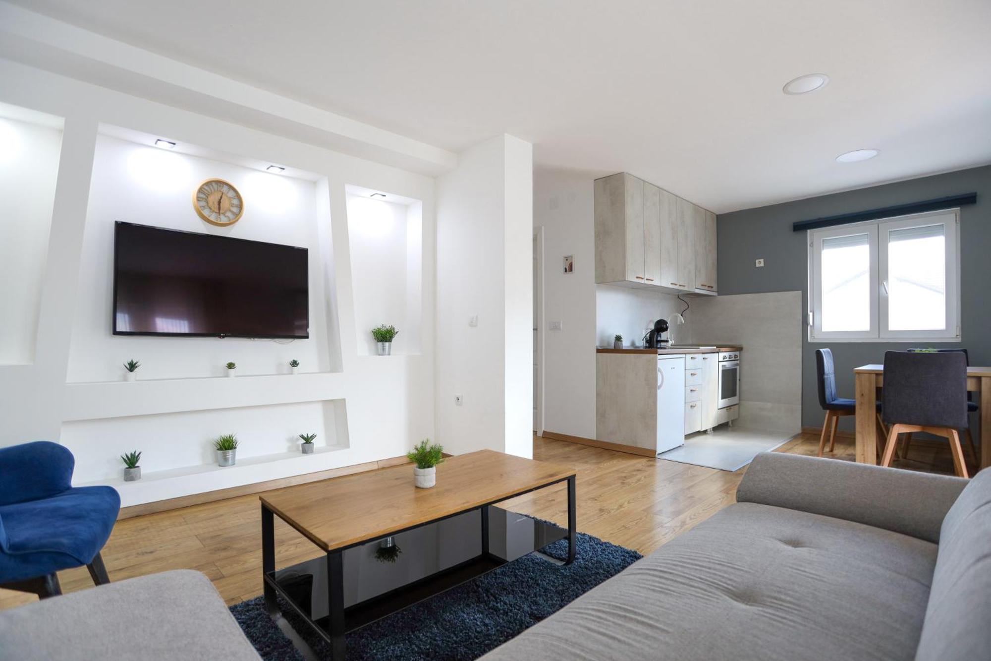 Airport Apartment *